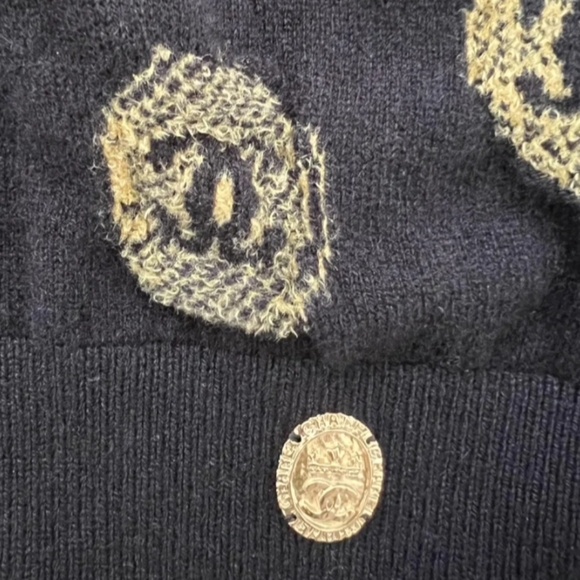 🆕️Chanel 2021 fall/winter CC mania Floral Swether - Picture 12 of 16